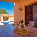 Ferienvilla Ena By Interhome Vikendica