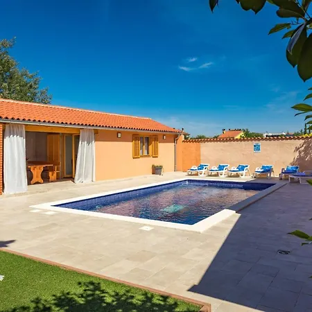 בית נופש Ferienvilla Ena By Interhome
