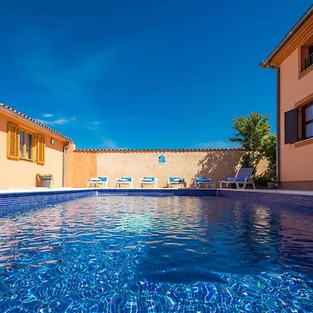 Ferienvilla Ena By Interhome * פולה