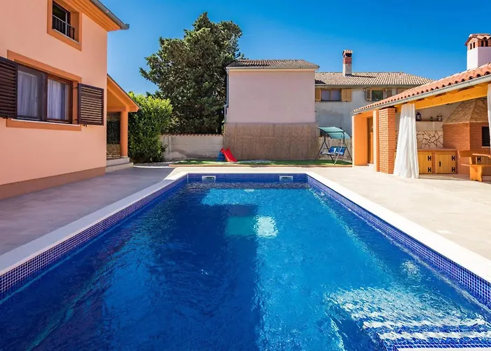 Ferienvilla Ena By Interhome Pula