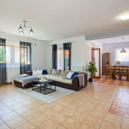 Ferienvilla Ena By Interhome * Pula