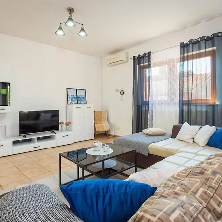 Ferienvilla Ena By Interhome Pula