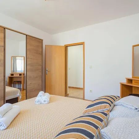 Semesterbostad Ferienvilla Ena By Interhome Pula