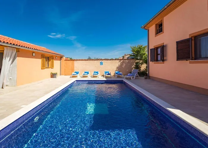 Ferienvilla Ena By Interhome Pula