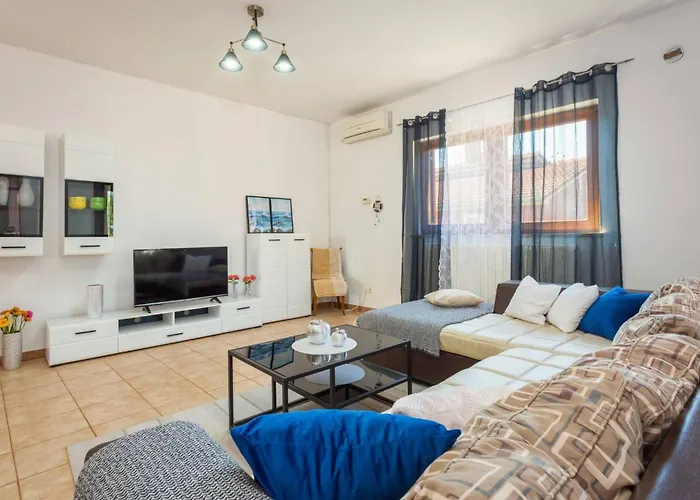 Ferienvilla Ena By Interhome Pula