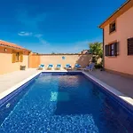 Ferienvilla Ena By Interhome Pola
