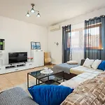 Ferienvilla Ena By Interhome Pola